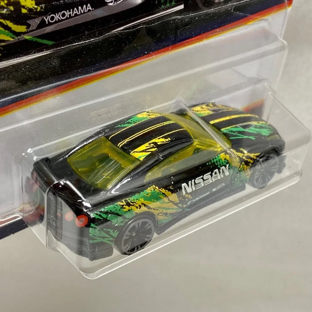 Hot Wheels Neon Speeders 2017 Nissan GT-R (R35) 3:8 Black Yellow Green 3/8 3